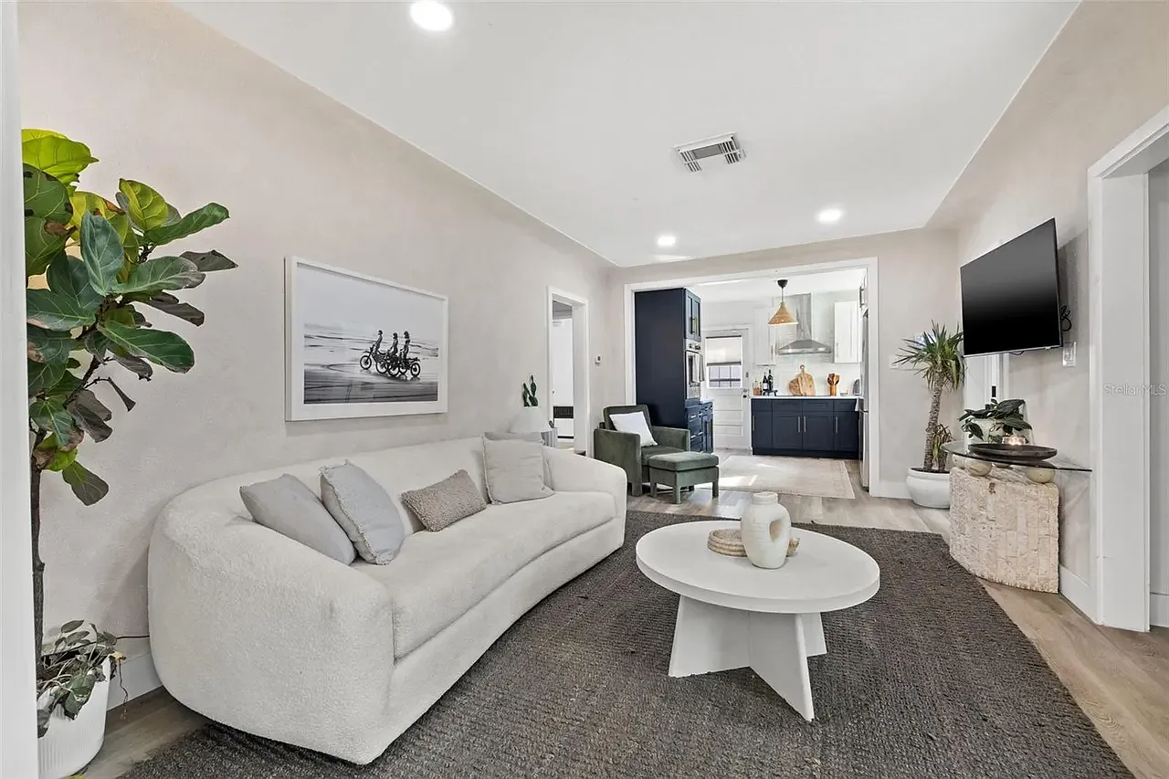 3 bed, 1143 sqft, $3,300 — Photo 4