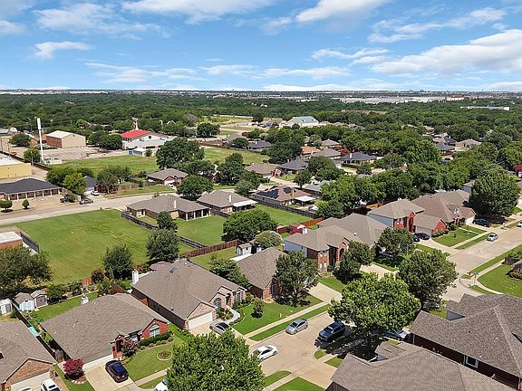 4th image of 4677 Vespesian Ln