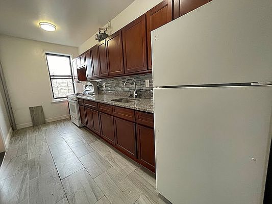 2nd image of 3534 Bronx Blvd APT 5B