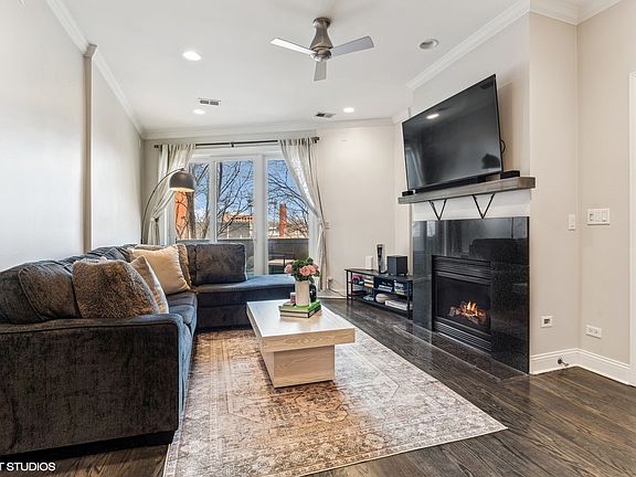 3rd image of 945 W Huron St Unit 3W