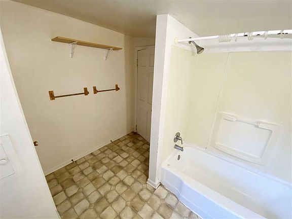5th image of 6326 Elmwood Ave