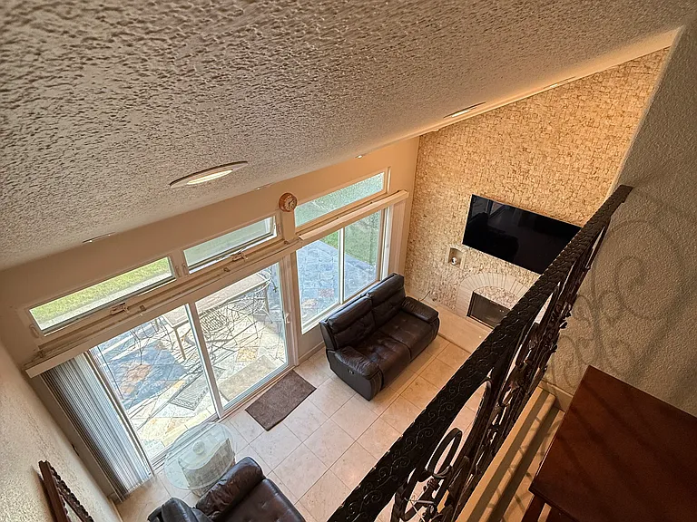 Deaver Dr — Photo 32