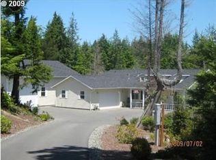 69117 Cedarwood Dr, North Bend, OR 97459