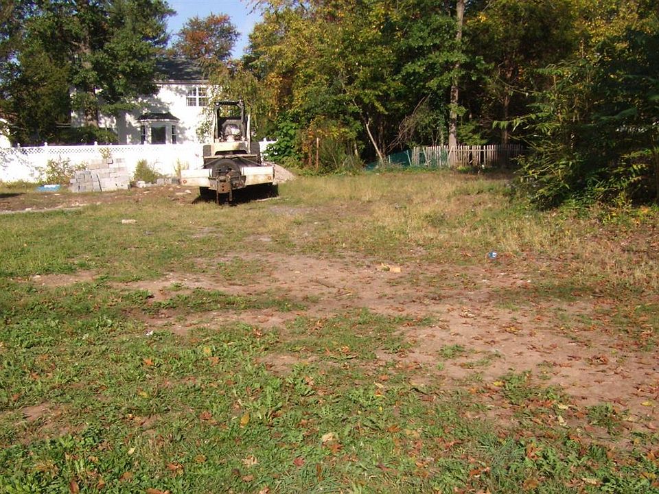 2nd image of 450 Avenel St