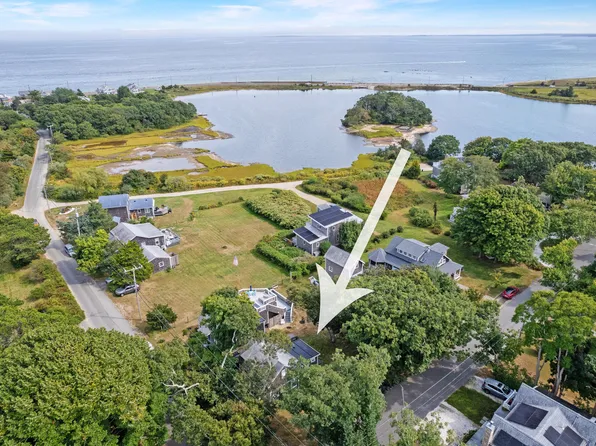 50 Canonicus Avenue, Oak Bluffs, MA 02557