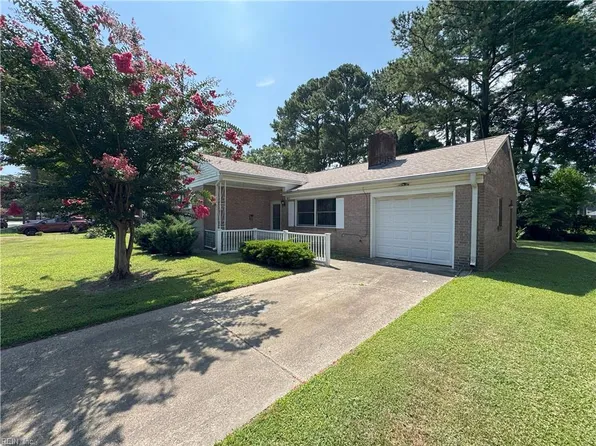 40 Fox Grove Dr, Hampton, VA 23664