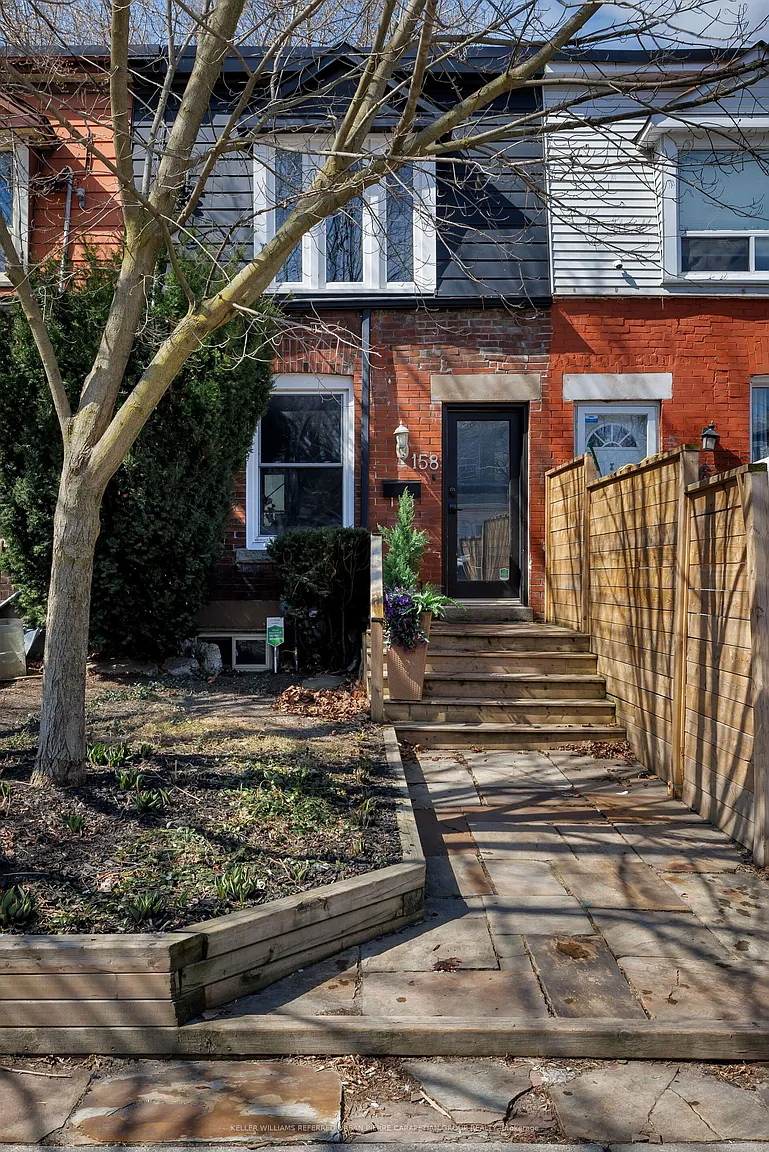 158 Galt Ave N photo 1
