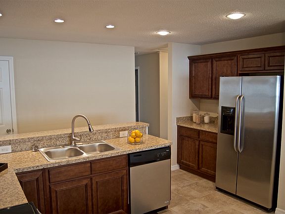 4th image of 511 Empress Way
