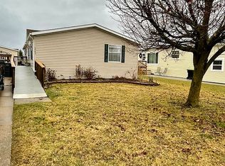1747 Augusta Dr, Hartland, MI 48353