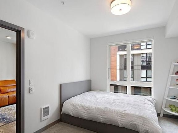 4th image of 11903 NE 128th St #220