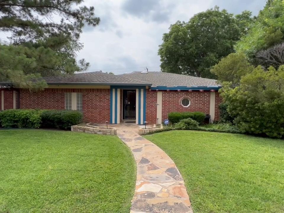 1st image of 2525 Lakeview Dr