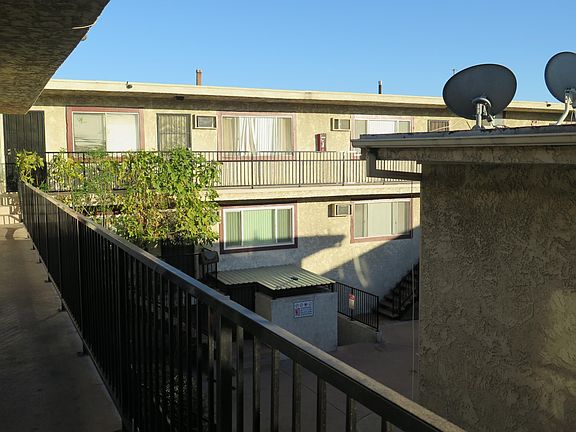 3rd image of 8800 Cedros Ave #752