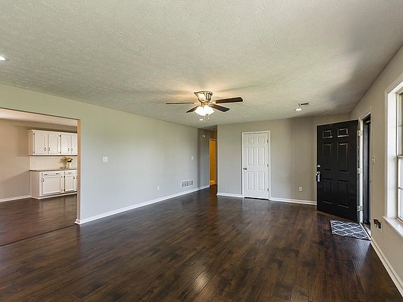 5th image of 1017 Caroline Dr