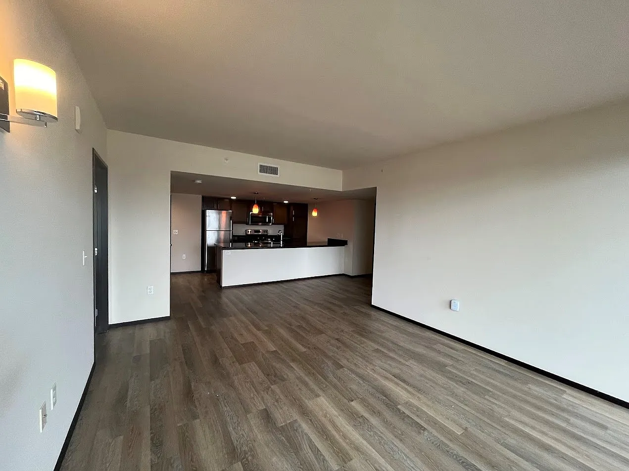 Galaxie High Rise Apartments — Photo 4