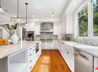 19200 Rosita St, Tarzana, CA 91356