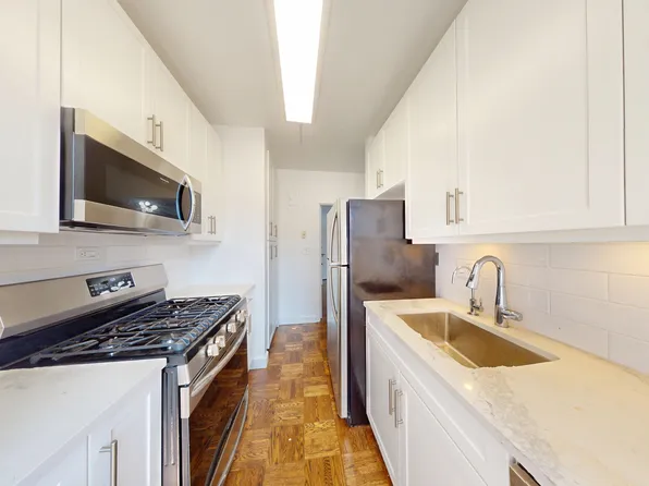 300 East 74th Street image 7 of 9