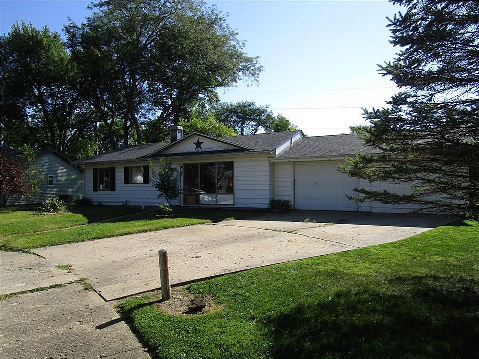 1st image of 28 Center Dr