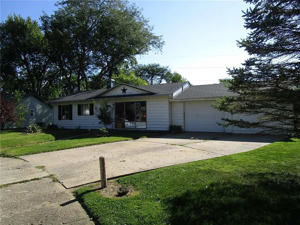 28 Center Dr photo 1