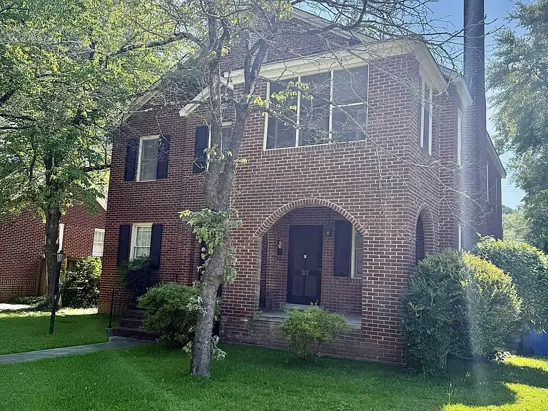 312 S Woodrow St — Photo 2