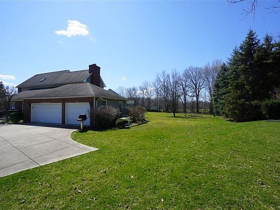 3rd image of 3139 Woodland Ct N