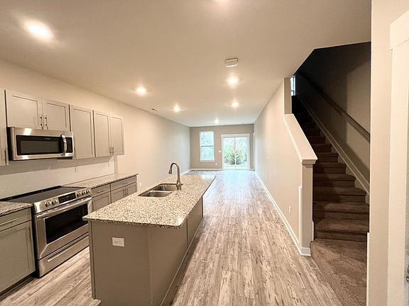 3rd image of 4238 Aragorn Way