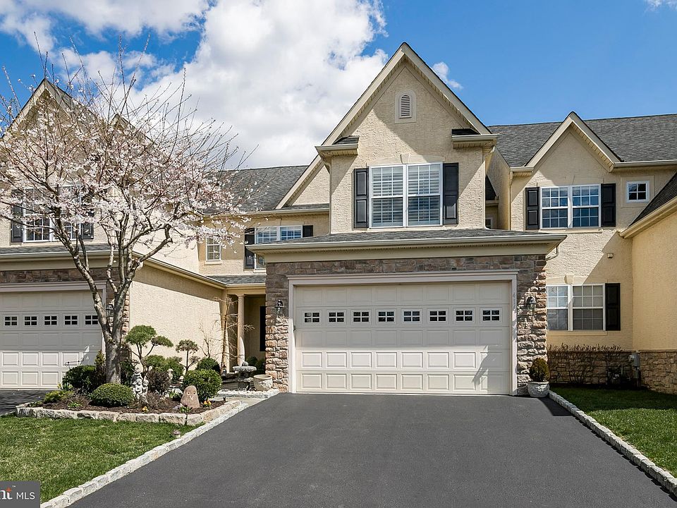 1st image of 416 Blue Heron Cir