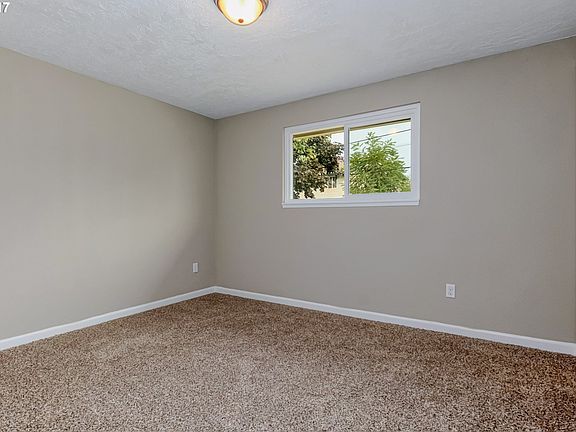 4th image of 1004 SE 145th Ct