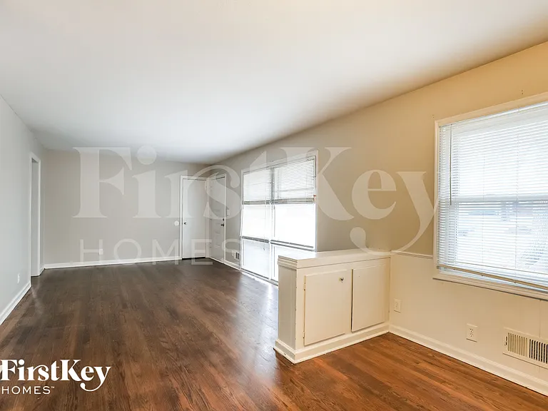 5915 Harvard Ave — Photo 8