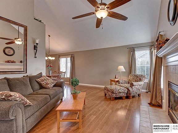 4th image of 532 S 188th Ave