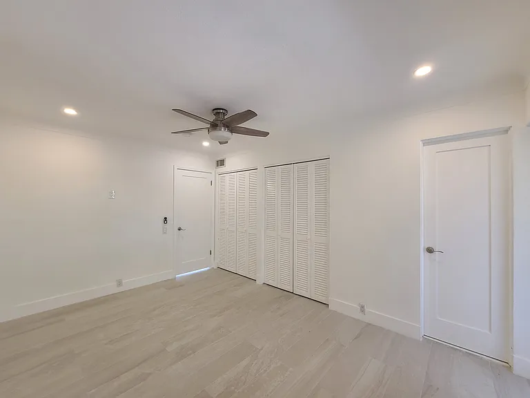 3913 NE 21st Ave #4 — Photo 14