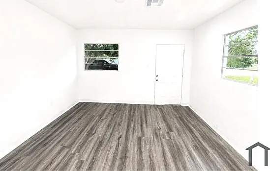 3 bed, 900 sqft, $1,350 — Photo 2