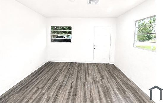 2nd image of 521 Showalter Ave