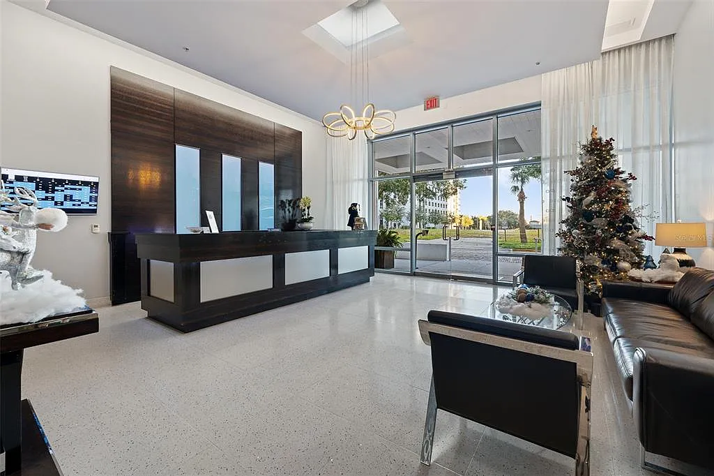 2 bed, 2.0 bath, 1765 sqft, $3,950 — Photo 2