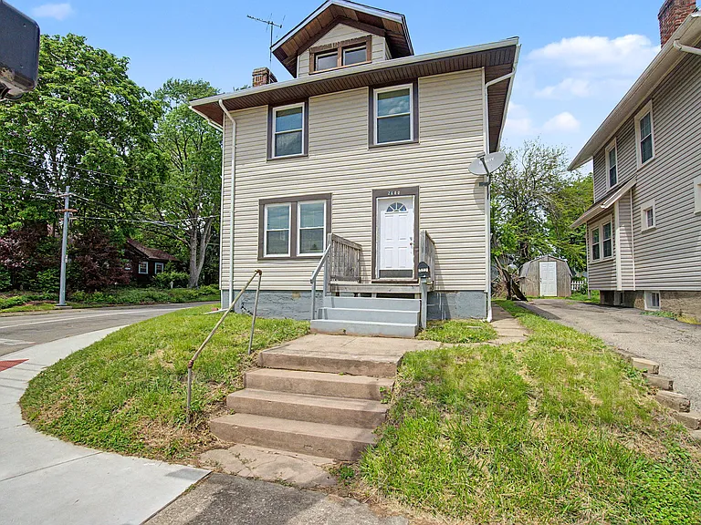 2600 Wayne Ave — Photo 1