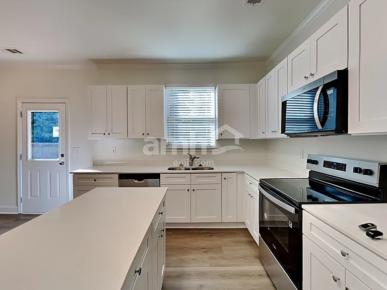 2444 Beal St — Photo 4