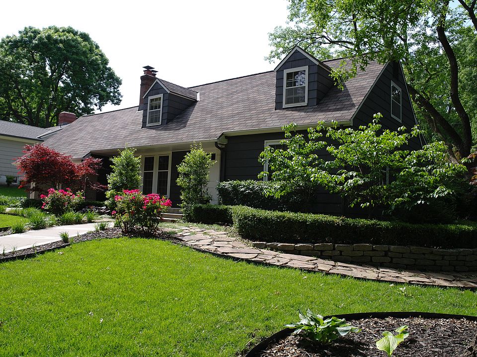 1st image of 1231 W 70th St