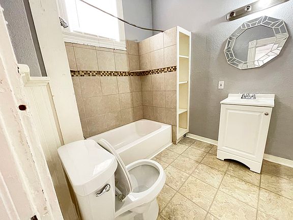 3rd image of 516 E Quincy St APT 6