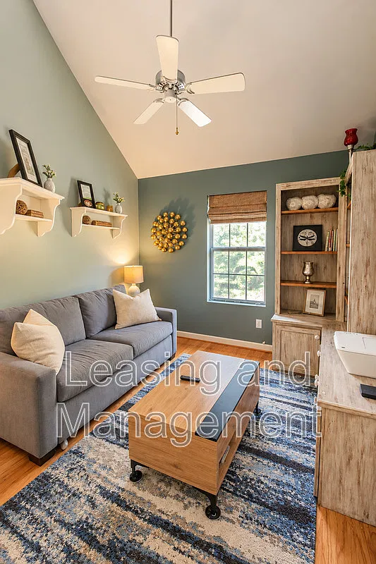 3 bed, 2.5 bath, 1342 sqft, $2,950 — Photo 2