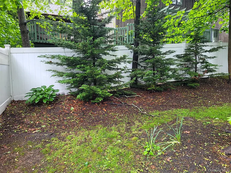 Apricot Rd — Photo 27