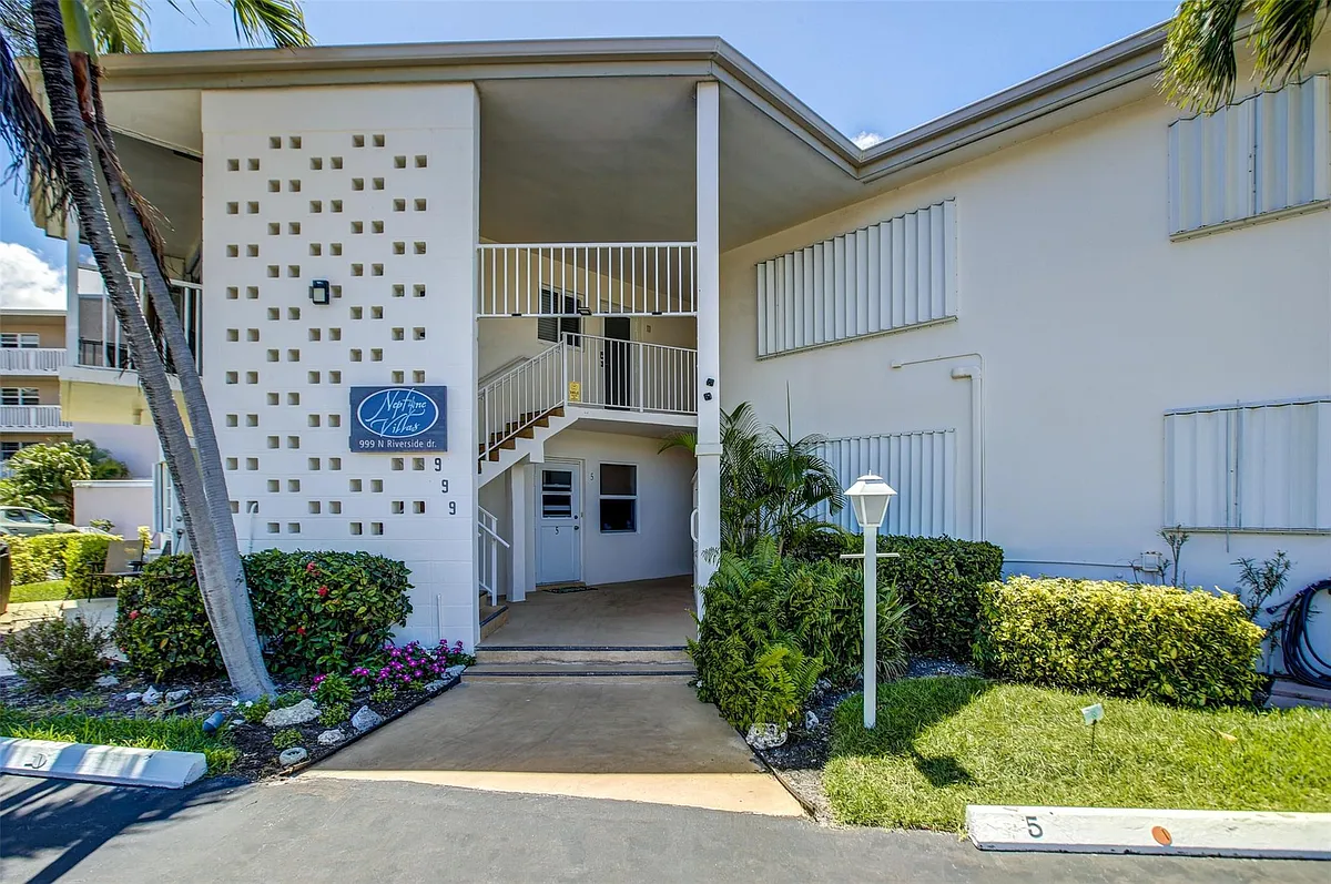 Building Photo - 999 N Riverside Dr #9