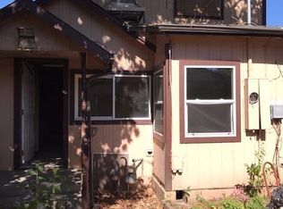 305 S 2nd St, Talent, OR 97540