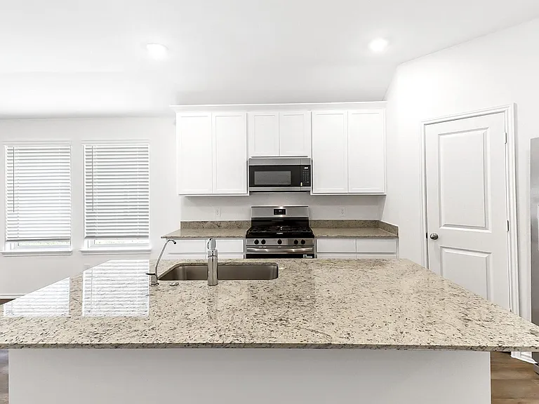 3710 Turnpike Dr — Photo 10