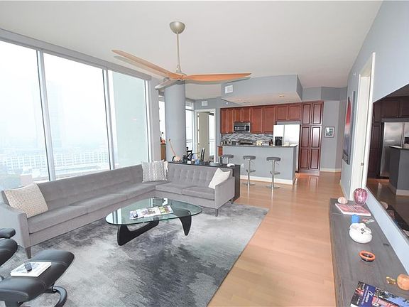 4th image of 301 Virginia St Unit 1701