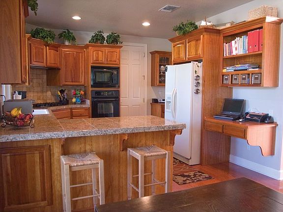 3rd image of 401 Malaga Ct