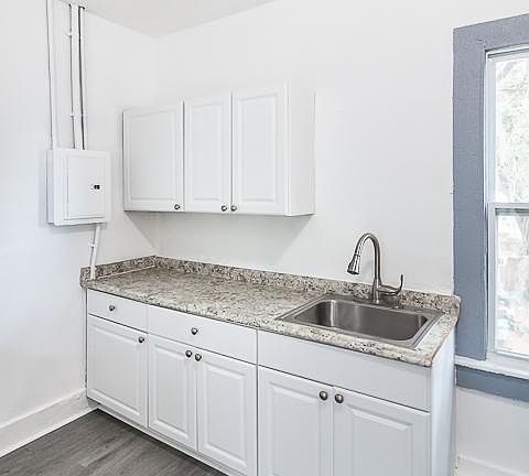 4th image of 115 E 4th St APT 3