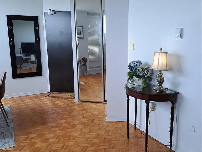 212 Kerr St #909 — Photo 18