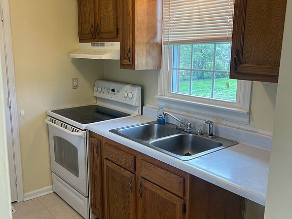 4th image of 13 Lynn Dr