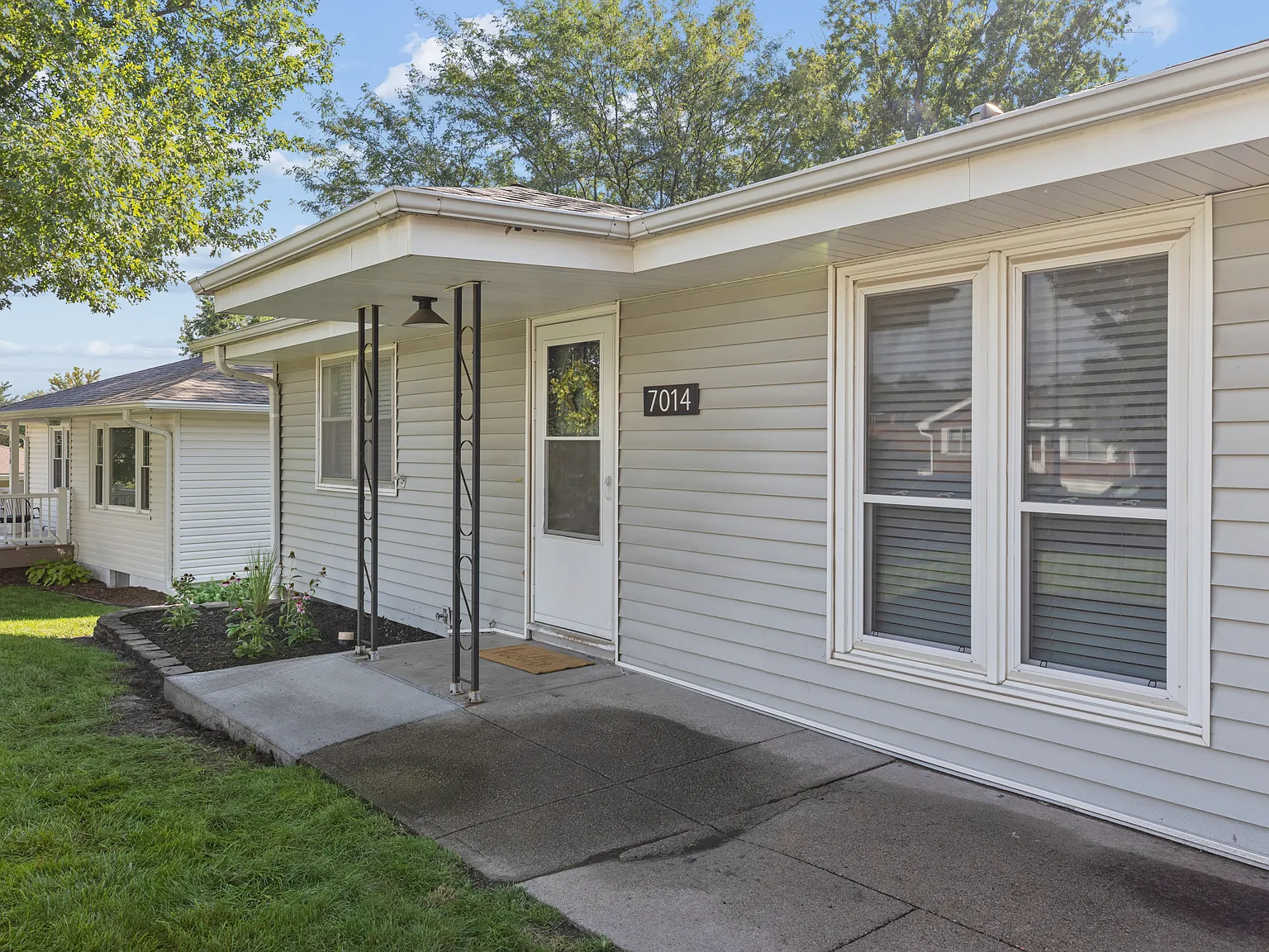 2 bed, 1382 sqft, $1,900 — Photo 4
