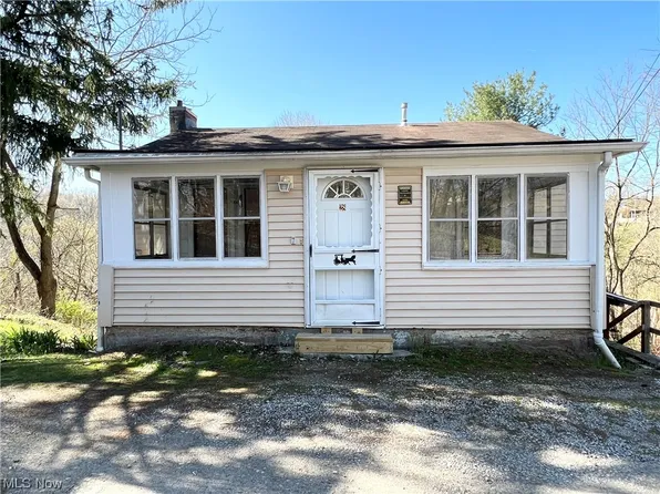 28 Glass Ln, Wellsburg, WV 26070