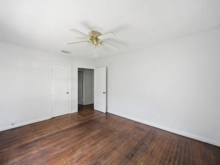 410 Live Oak St — Photo 10